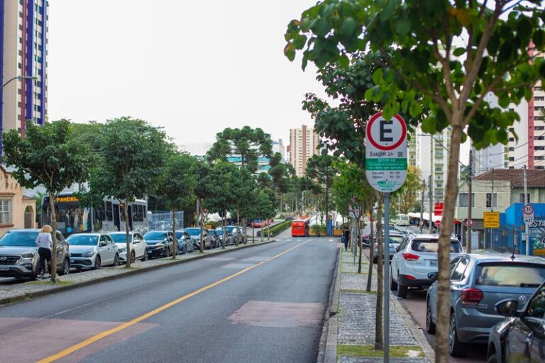 Calor atinge Curitiba e RMC antes da chegada de frente fria