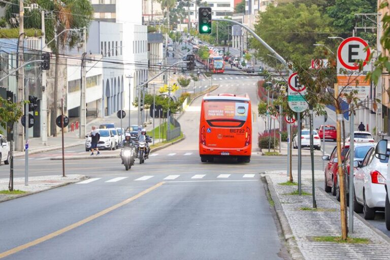 Previsão do tempo em Curitiba: chuvas isoladas no sábado e calor no domingo