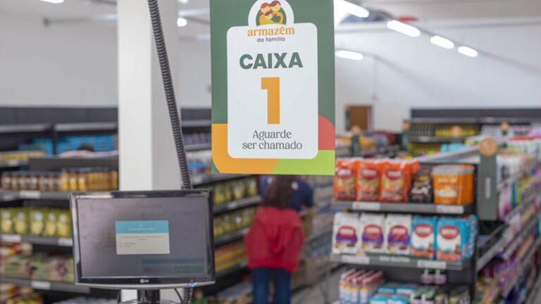 Descontos imperdíveis nos armazéns da família em Curitiba
