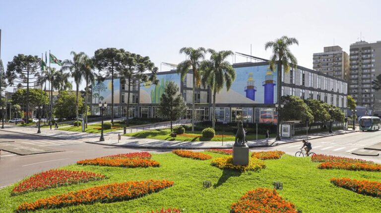 Curitiba é destaque em transparência com nota ótima em 2025