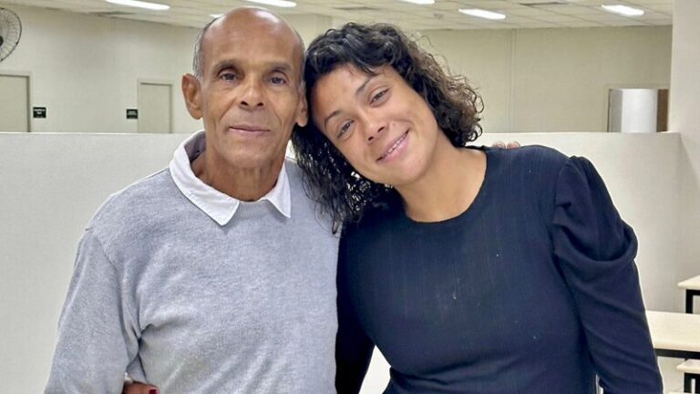 Abigail reencontra pai após anos com apoio de profissionais em Curitiba