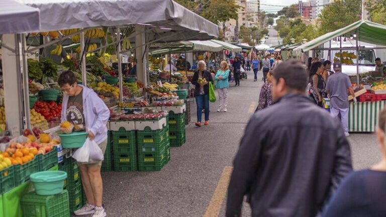 Curitiba abre 151 vagas para feiras livres em chamamento público