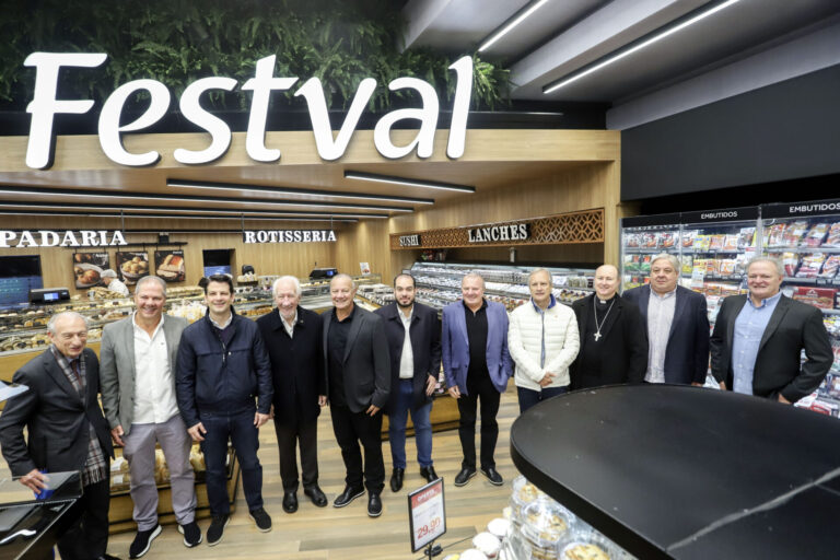 Supermercado Festval é inaugurado na Praça Osório em Curitiba