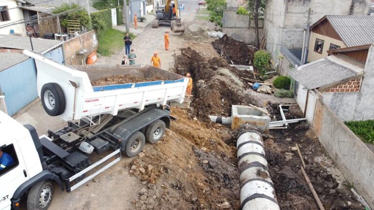 Obras de drenagem e pavimentação transformam a Rua Ludovico Lucca