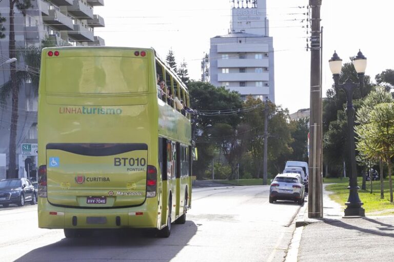 Linha Turismo oferece tarifa especial de R$ 6 para moradores de Curitiba