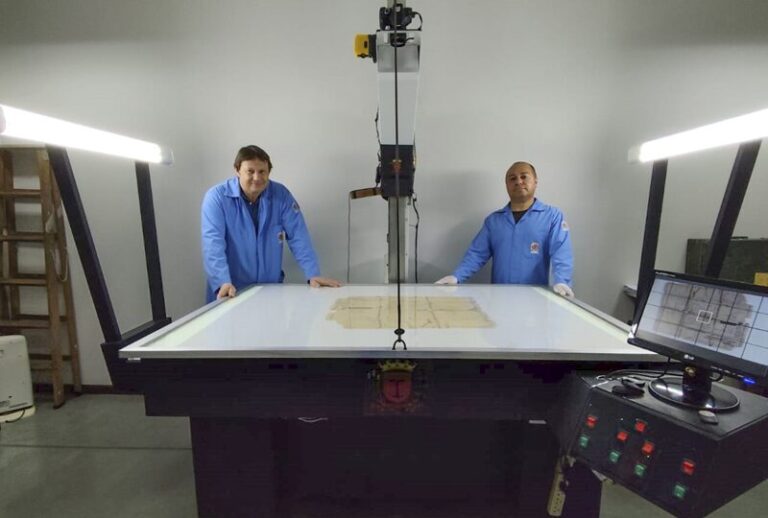 Professor Pardal de Curitiba transforma microfilmadora em scanner