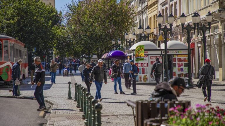 Casamentos em Curitiba: uma análise das uniões na cidade