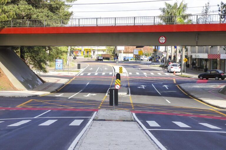 Segurança viária melhora com correção geométrica no Campo Comprido