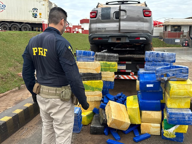 Apreensão de 1 tonelada de maconha após perseguição no Paraná