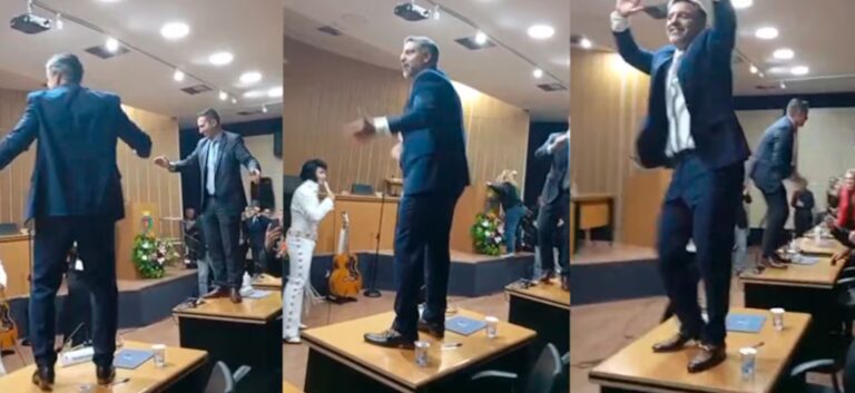 Vereadores de São Caetano do Sul dançam em plenário ao som de Elvis Presley