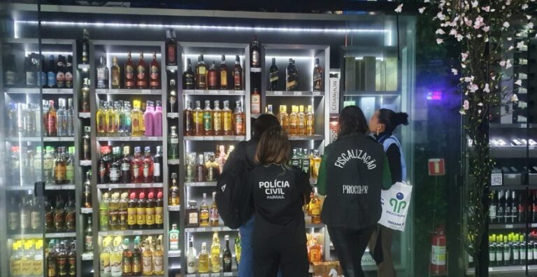 Polícia Civil apreende bebidas falsificadas em operação