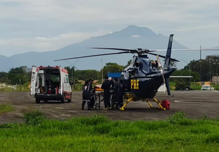 Mulher é resgatada em estado grave após afogamento em praia do Paraná