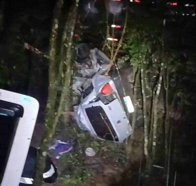 Colisão fatal entre carro e caminhão na BR-376