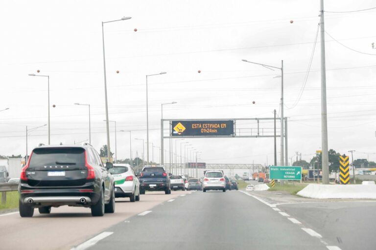 Aferição de radares provoca bloqueio na BR-376 em Guaratuba