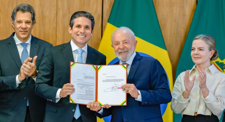 Aprovação da isenção do IR para salários até R$ 5 mil é comemorada
