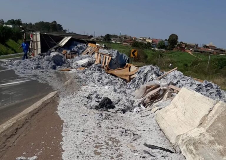 Caminhoneiro morre em acidente na PR-151