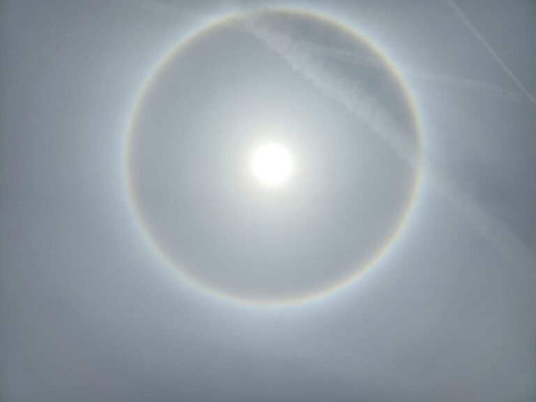 Fenômeno Halo Solar encanta turistas e moradores no Paraná