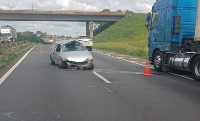 Mulher fica gravemente ferida após acidente na BR-376