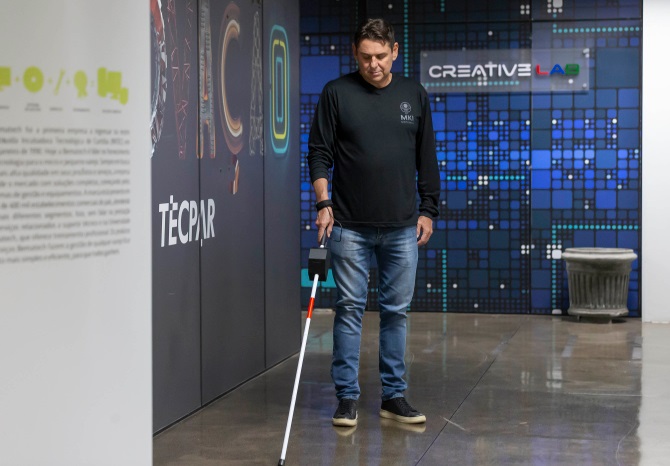Bengala inteligente: inovação que transforma a vida de deficientes visuais