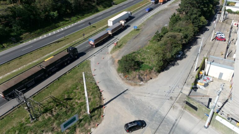 Moradores protestam contra fechamento de acesso à BR-277