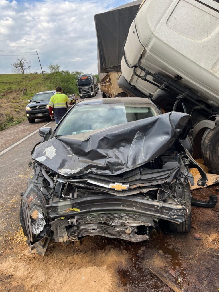 Colisão em sequência na BR-163 resulta em um óbito e feridos