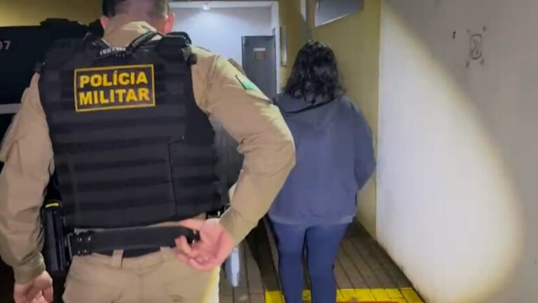Menina denuncia maus-tratos após caminhar 7 km descalça