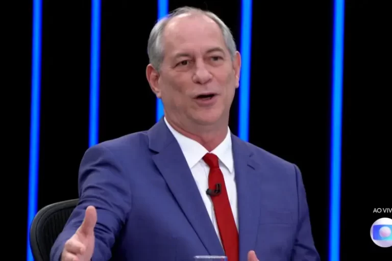 Ciro Gomes se filia ao PSDB e é anunciado como futuro governador