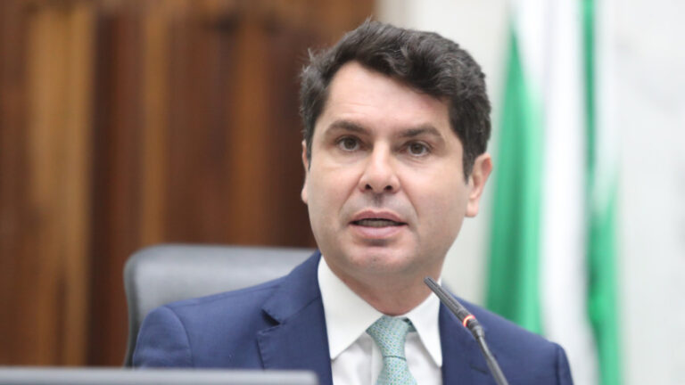 Deputado Alexandre Curi critica decreto federal sobre educação especial
