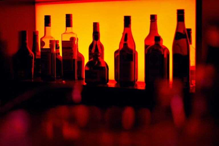 Cartilha alerta sobre sinais de bebidas falsificadas