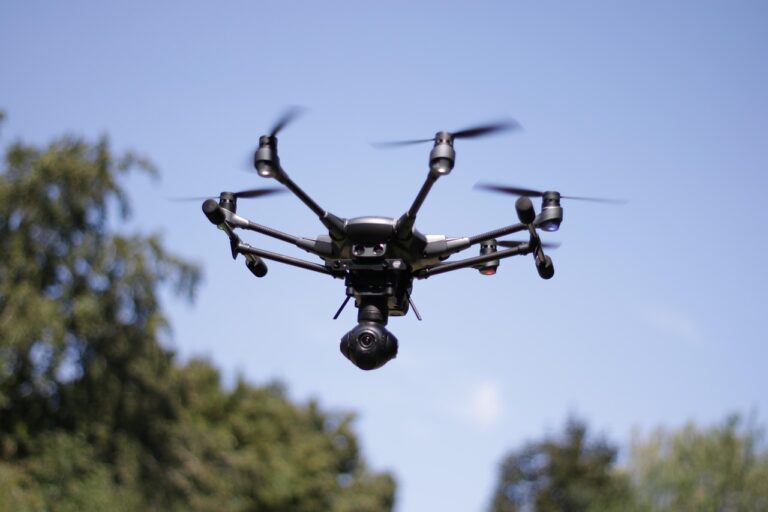 Drones misteriosos alarmam Europa e invadem espaço aéreo da Otan