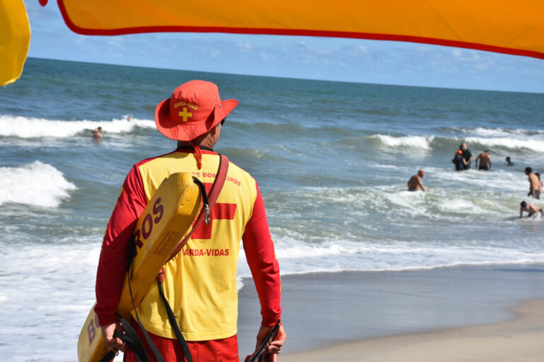 Aumento no valor de diária para guarda-vidas no Paraná
