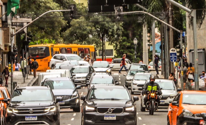Paraná aprova desconto de 95% na multa e 60% nos juros do IPVA atrasado