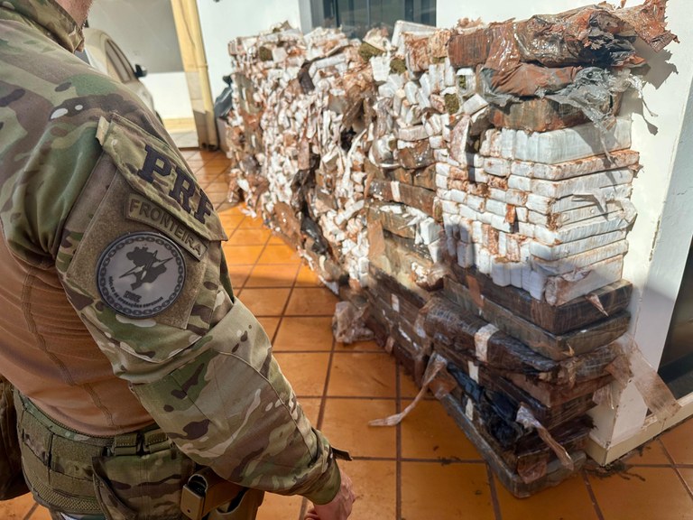 Caminhonete com adesivos falsos da Itaipu transportava 1 tonelada de maconha