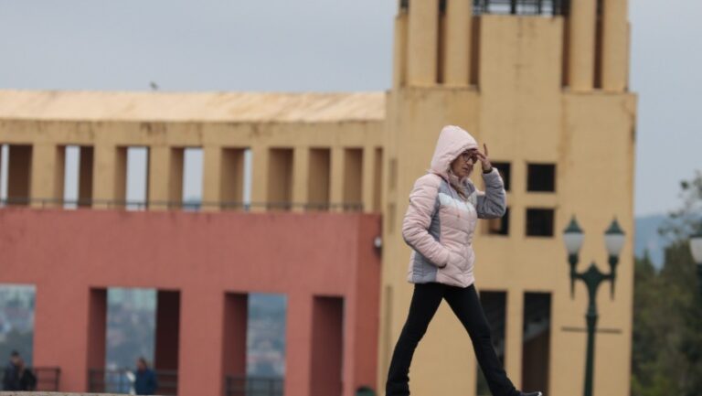 Terça-feira com chuviscos e temperaturas amenas em Curitiba