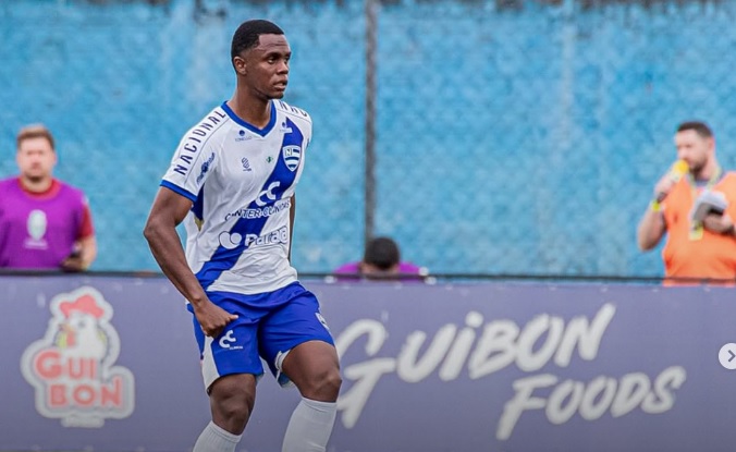 Jogador do Nacional reage a injúria racial e pede "fogo nos racistas"