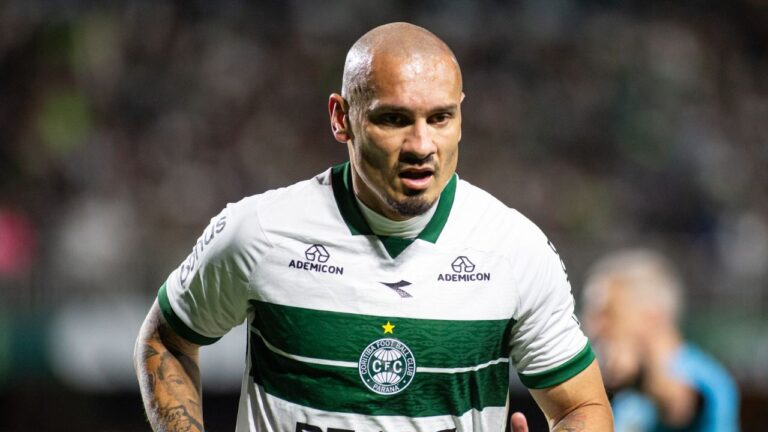 Coritiba busca manter zagueiro Maicon até 2026