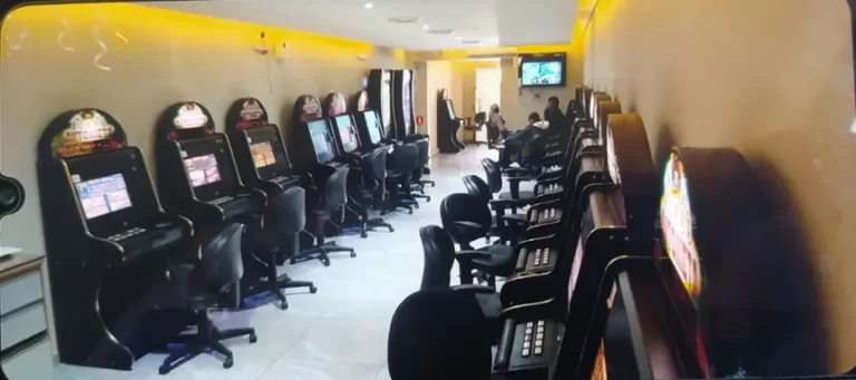 Polícia fecha cassino clandestino e apreende 23 máquinas na RMC