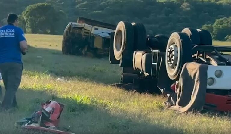 Motorista de caminhão morre após tombamento em rodovia no Paraná