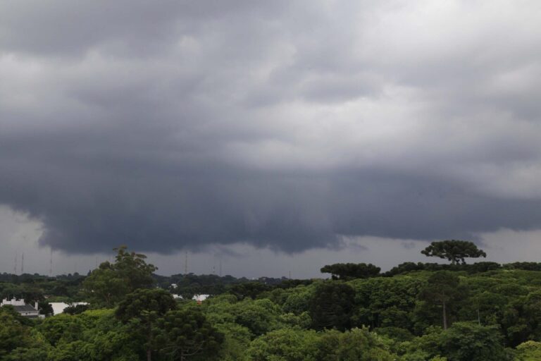Prefeitura de Curitiba cancela festival devido a chuvas