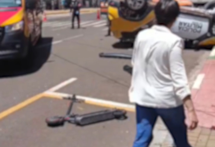 Viatura da polícia capota e atinge adolescente em Toledo