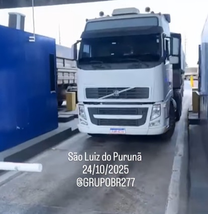 Caminhões parados em pedágio da BR-277 geram fila de 2 km