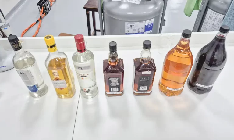 AGU notifica Meta sobre venda ilegal de produtos para falsificação de bebidas