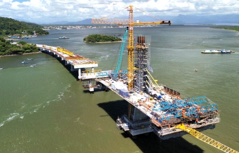 Ponte de Guaratuba avança com instalação de estais e ritmo acelerado de obras