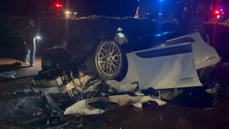Acidente de Porsche deixa ferido e cachorro desaparecido na BR-467