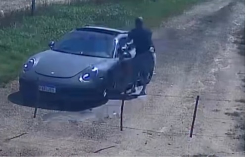 Homem inventa sequestro após incêndio de Porsche no Paraná