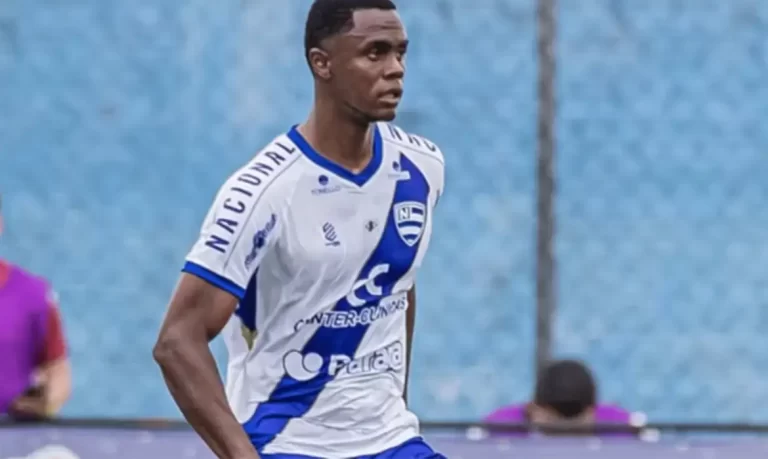 Jogador vítima de racismo no Paraná recebe punição maior que agressor