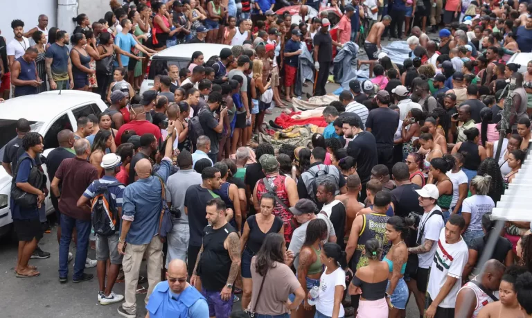 Deputado critica operação no Rio e defende jovens mortos