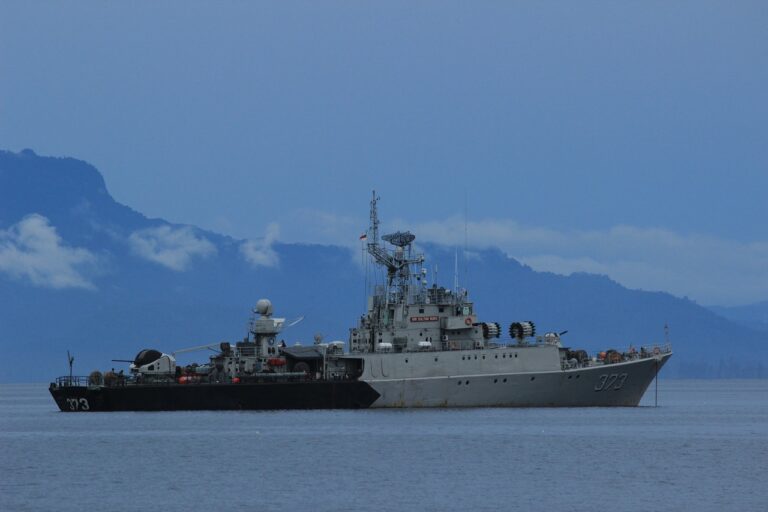 Navio de guerra dos EUA atraca em Trinidad e Tobago próximo à Venezuela