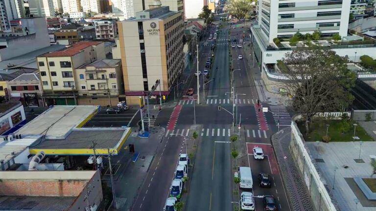 Obras do ligeirão leste/oeste causam fechamento parcial de ruas no centro de Curitiba