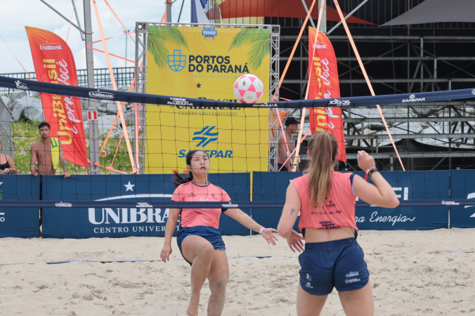 Torneio Elas por Elas destaca o futevôlei feminino na praia de Caiobá